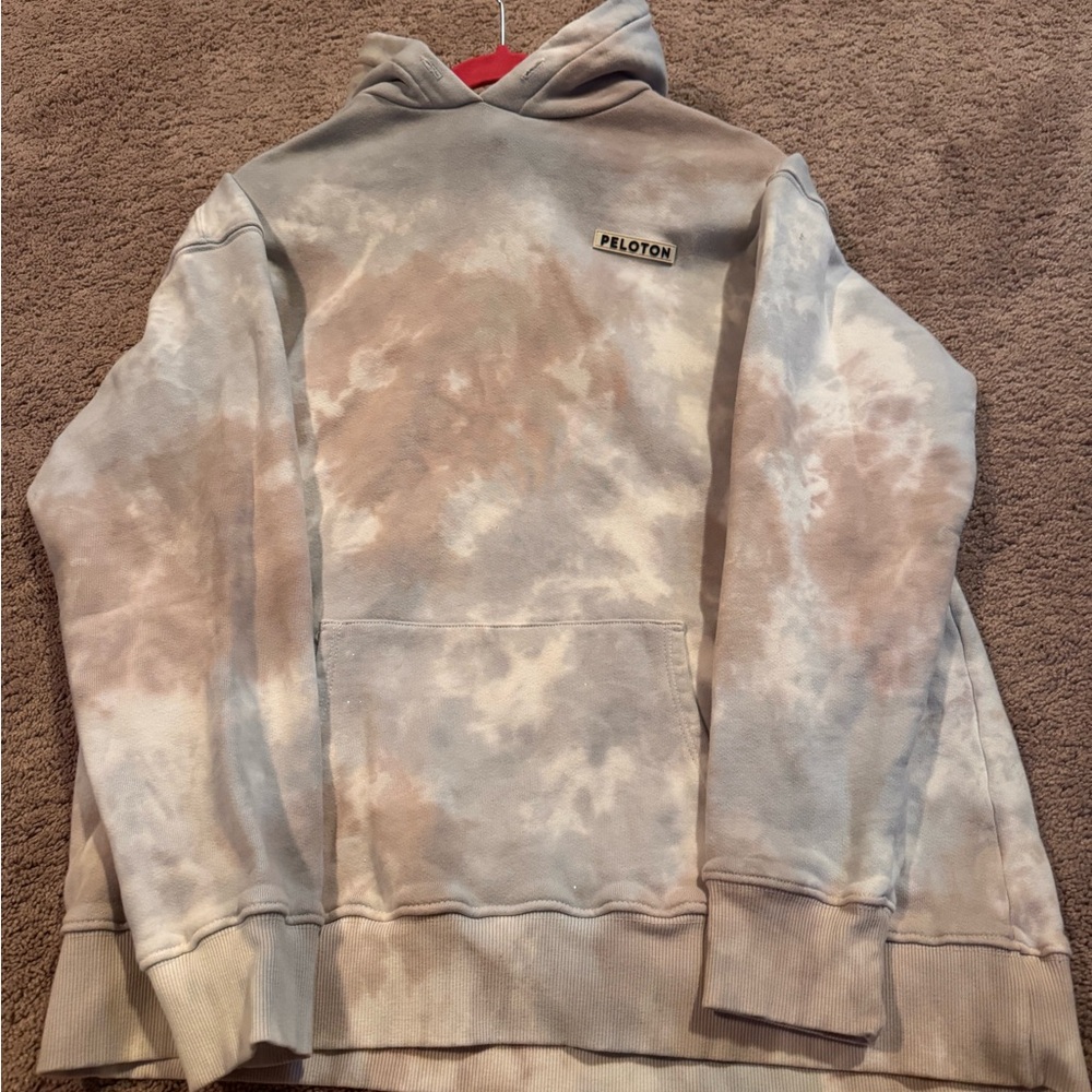 Tie dye peloton hoodie ~ missing strings